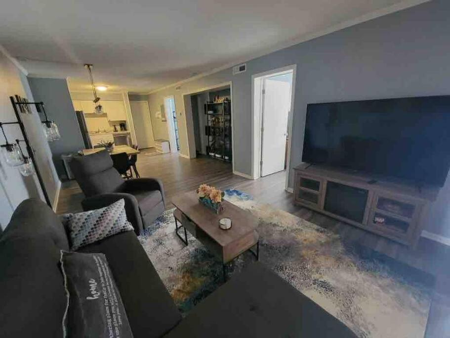 2022 Renovated 2-Bdrm Cozy, Lovely Condo W/Parking! Hilton Head Island Eksteriør bilde