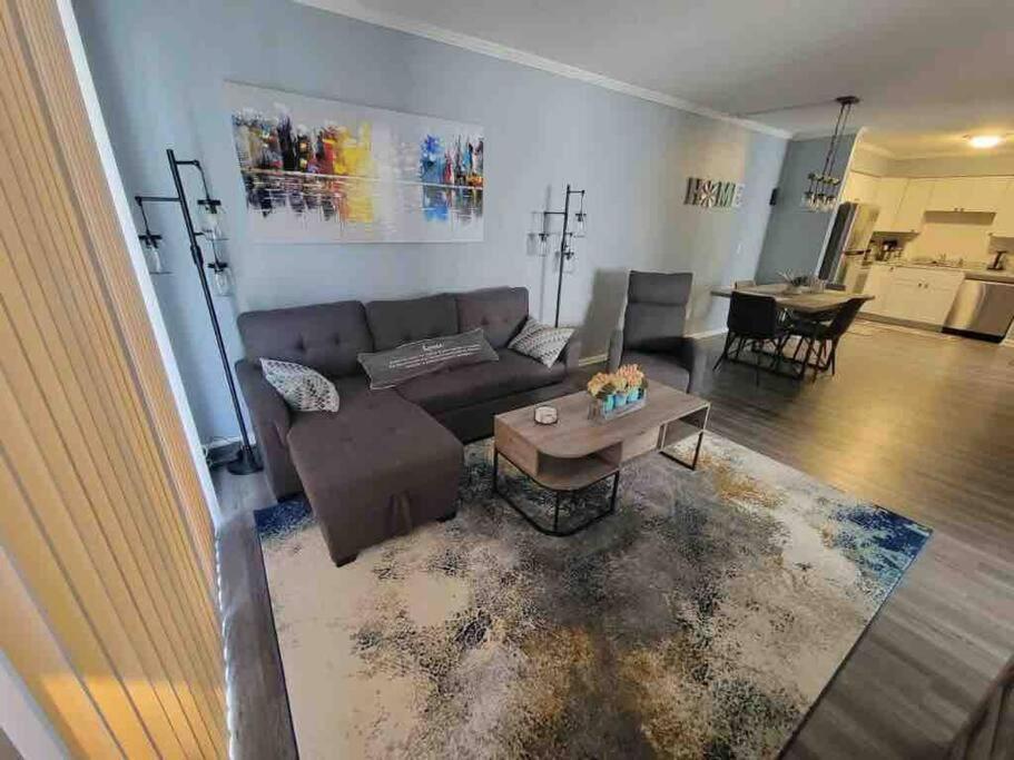 2022 Renovated 2-Bdrm Cozy, Lovely Condo W/Parking! Hilton Head Island Eksteriør bilde